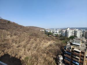 Hillside Lakeview stay near Baner