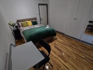 Double-Bedroom in the Heart of Harpurhey Manchester A2 Perfect for Short Stays