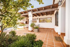Casa Julia by Rosas Cantares