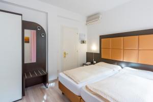 Doppelzimmer mit Balkon und Gartenblick