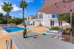 Villa Shangri-La, sea view, pool and panoramic view