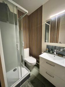 Studio familial, chaleureux, pied des pistes, 5e étage, côté calme