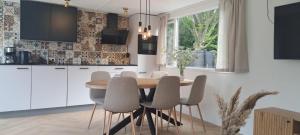 Stijlvol chalet Zeeland - Sauna & omheinde tuin VP082