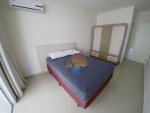 Apartamento na Zona Central da Praia com 02 Dormitórios