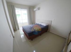 Apartamento na Zona Central da Praia com 02 Dormitórios