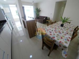Apartamento na Zona Central da Praia com 02 Dormitórios