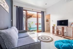 Villa Azure 3 - Tropical 4-Bedroom Pool Villa Near Seminyak