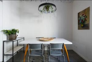 Rua Muro 82 a un passo da Osteria Francescana