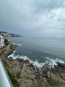 appartement spacieux vue mer avec piscine commune