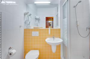 Double or Twin Room with Access to public Relax Centre room in Avanti Hotel
