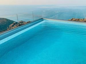 65 Stairs Τo Ηeaven Private Pool