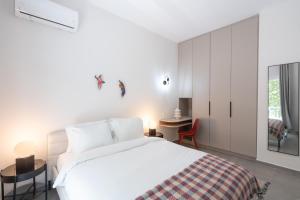 1BR Next to Metro Modern Living & Arcade Machine