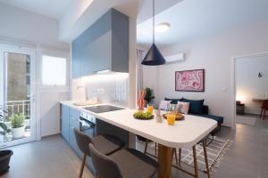 1BR Next to Metro Modern Living & Arcade Machine