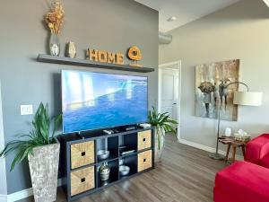 Contemporary East Loft in Historic Niagara