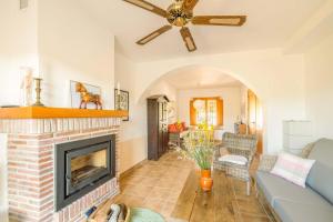 Casa de las Cañas by Rosas Cantares