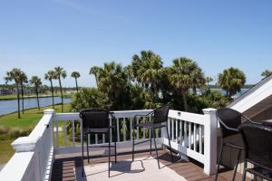 Charming 3-Bed, 2-Bath Home with Wonderful Views of the Golf Course - 3hvězdičkové hotely ve městě Fripp Island