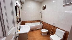 LUXTORI Arugambay - In-house guests are entitled to a 10 percent off at Cilantro Restaurant, Bloom Cafe, and Zeste Bar Lounge