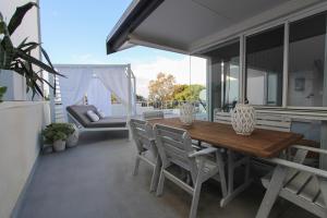 The Beach Deck Cotton Tree On The Esplanade