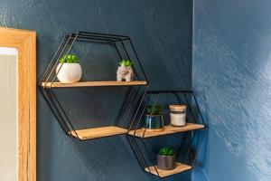 Modern Apartment with Scenic Views & Earthy Vibes