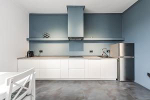 Modern Apartment with Scenic Views & Earthy Vibes