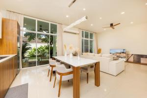 Oxygen Villas with Private Pool Near Naiharn by TropicLook