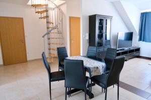 Apartma z dvema spalnicama in balkonom 