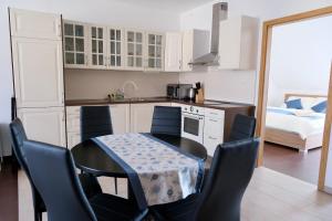 Apartma z dvema spalnicama in balkonom