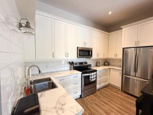 Contemporary West Loft in Historic Niagara