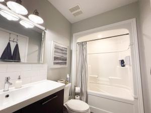 Contemporary West Loft in Historic Niagara