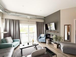 Contemporary West Loft in Historic Niagara