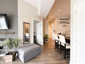 Contemporary West Loft in Historic Niagara