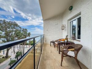 Skol 323 Delightful apartment with double terrace, sea and park view