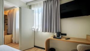Hotels Campanile PRIME - Nice Airport : Suite Junior - 1 lit Queen-Size et 1 Canapé-Lit Double