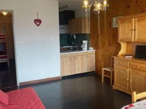 Appartements Confortable 2 Pieces Cabine 6 Pers, Animaux Acceptes, Pistes et Commerces a Proximite - FR-1-636-142 : photos des chambres