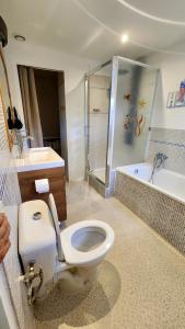 Maisons de vacances la petite maison en bois bleue : photos des chambres