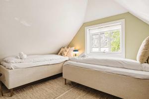 DINBNB Home l Historic 4BR House l 2 Free Parking l Balcony&Terrace