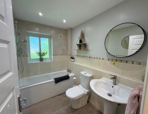 Stylish 5BR Townhouse