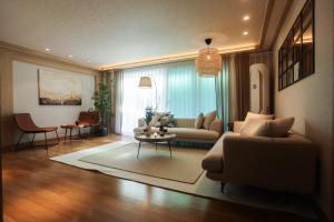 Mangwon local market 5mins, Hongdae, Airport Bus, Hanriver park 10mins 10ppl, Big family house 마포레스트