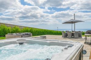 Comfort Hill - Luxury hot tub sea views