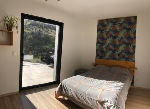 Maisons de vacances Villa with pool for 8 people : photos des chambres