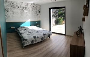 Maisons de vacances Villa with pool for 8 people : photos des chambres