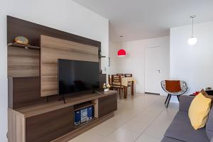 Suite, 2quartos, cozinha completa, varandão, 2 vagas de garagem