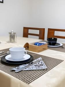 Suite, 2quartos, cozinha completa, varandão, 2 vagas de garagem