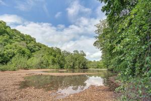 Great for Groups Family Creekside Home in Loretto