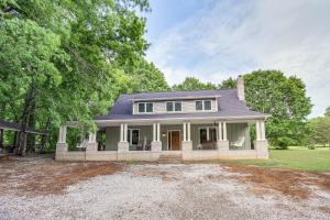 Great for Groups Creekside Cabin in Loretto