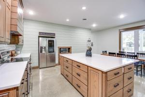 Great for Groups Family Creekside Home in Loretto