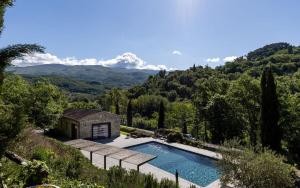 Villa Casentino by PosarelliVillas
