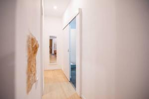 12Ara1093- New Spacious 3BR in the Gothic