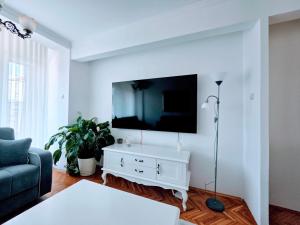 Turquoise Sunny Apartment