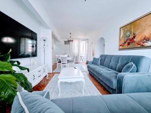 Turquoise Sunny Apartment